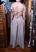 Load image into Gallery viewer, Vestido entre el amor y la guerra
